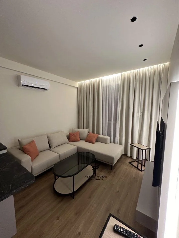 Tirane, jepet me qera apartament 1+1 Kati 7, 55 m² 470 € (ALI DEMI)