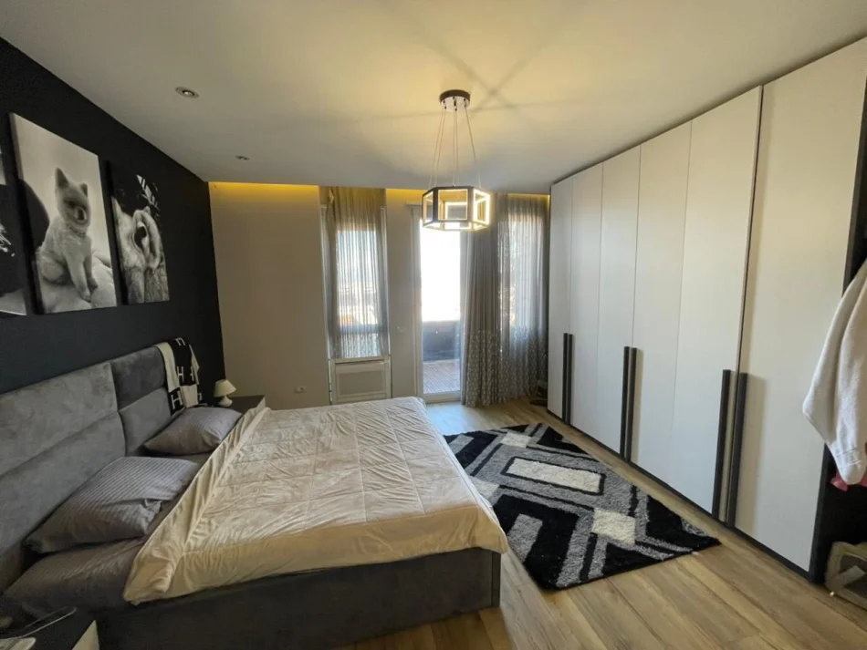 Tirane, shitet apartament 2+1 Kati 3, 150 m² 260.000 € (Kopshti Botanik)