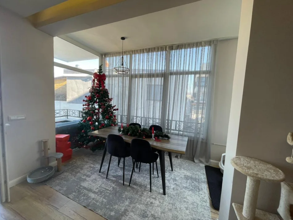 Tirane, shitet apartament 2+1 Kati 3, 150 m² 260.000 € (Kopshti Botanik)
