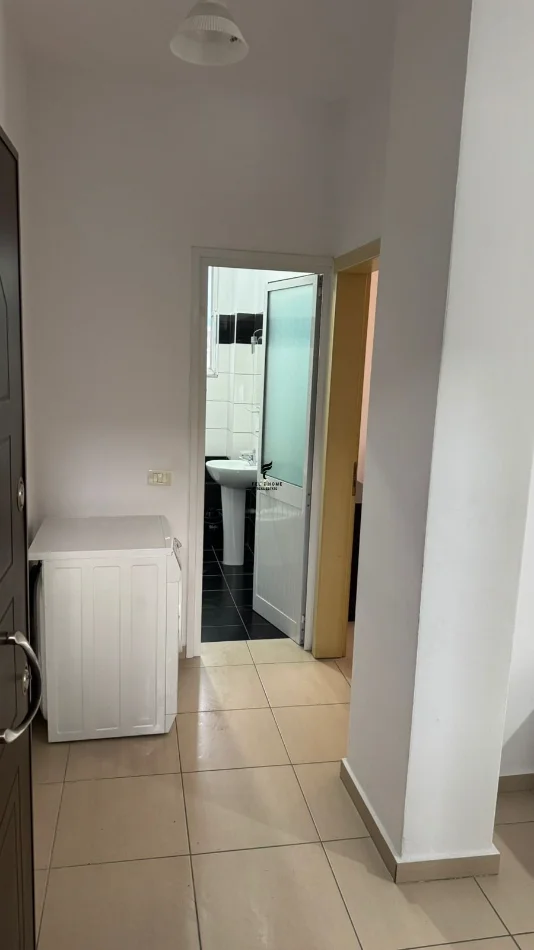 Tirane, affitto appartamento 1+1 Piano 3, 67 m² 450 € (5 MAGGIO)