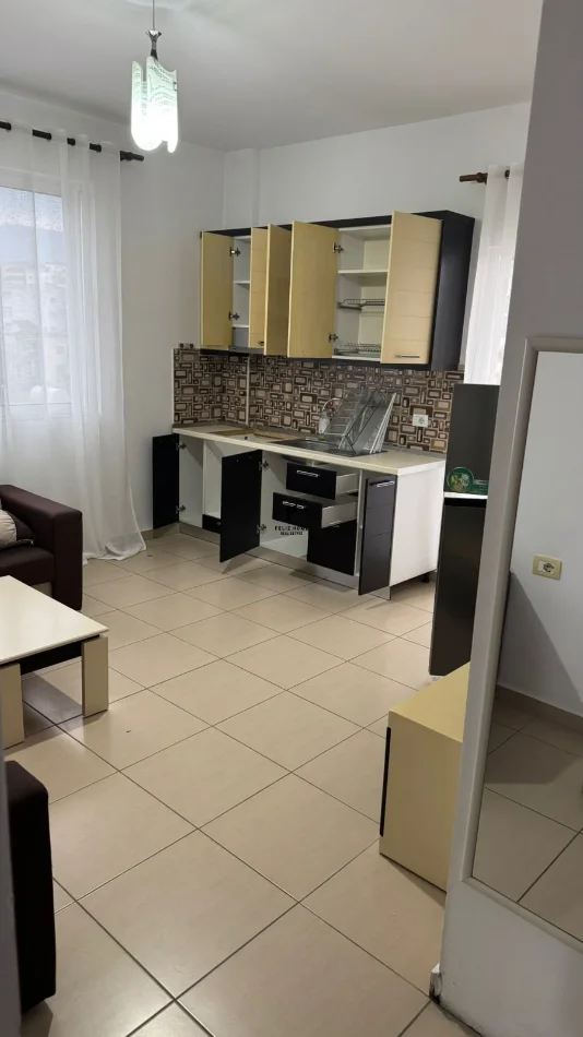 Tirane, affitto appartamento 1+1 Piano 3, 67 m² 450 € (5 MAGGIO)