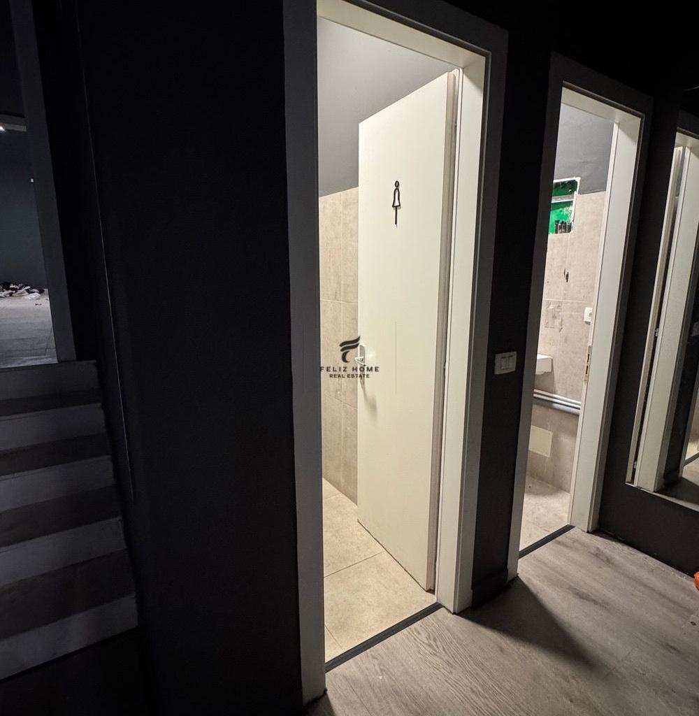 Negozio con Vetrina 205 m² Centro 3.000 Euro