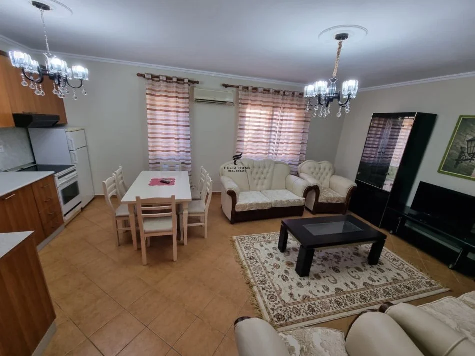 Tirane, jepet me qera apartament 2+1 Kati 2, 70 m² 600 € (ISH STACIONI TRENIT)