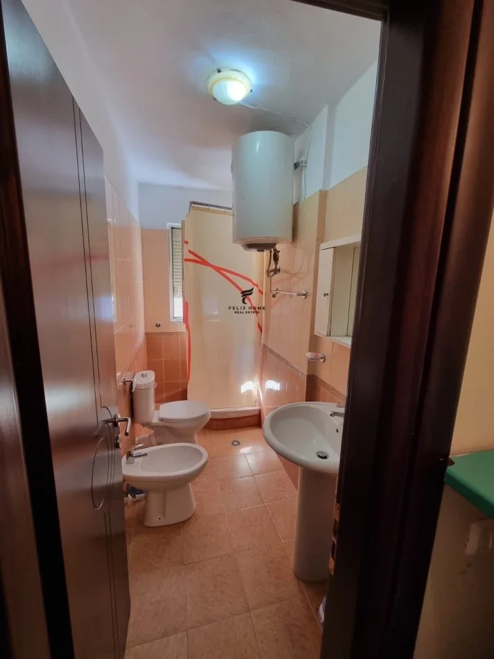 Tirane, affitto mensile appartamento 2+1 Piano 2, 70 m² 600 € (vicino alla stazione del treno)