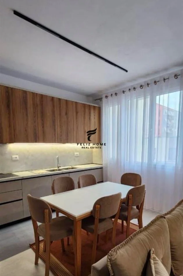 Tirane, affitto appartamento 2+1+Balcone Piano 3, 100 m² 700 € (ASTIR)