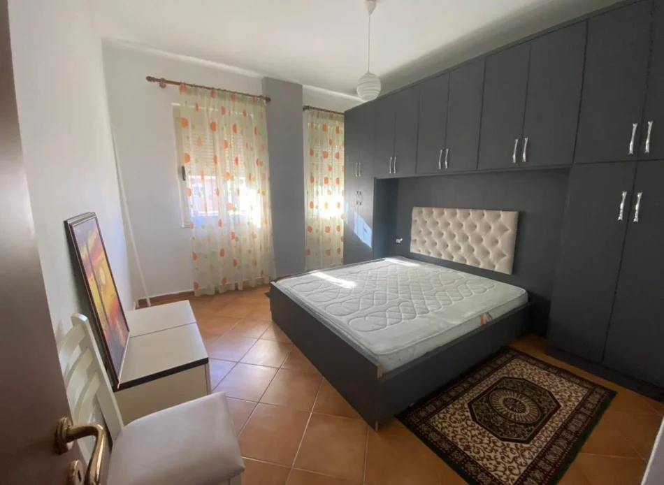 Tirana, affitto di appartamento 1+1 al terzo piano, 65 m², 600 € (Quartiere di Paris)