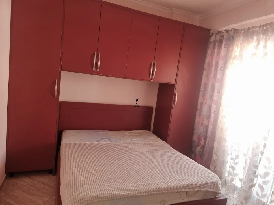 Tirane, affitto appartamento 2+1 Piano 7, 100 m² 500 € (PALAZZO CON ASCENSORE)