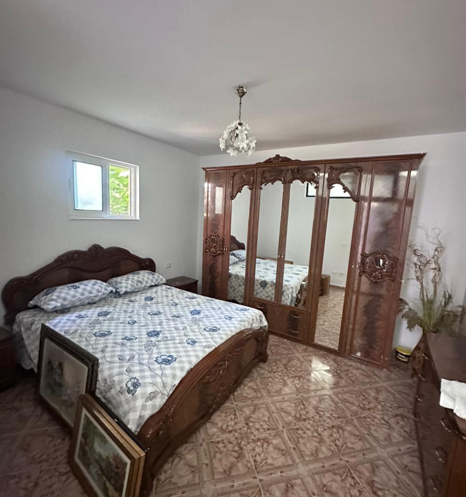 Apartments with 2 Bedrooms, 2 Bathrooms, 1 Living Room for Rent