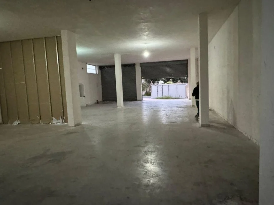 Tirane, vendita magazzino al piano terra, 375 m², 290.000 € (KASHAR)