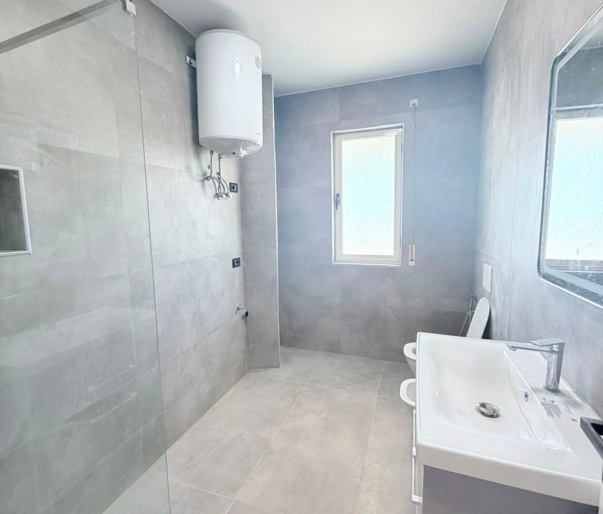 SHITET APARTAMENT 3+1+2 RRUGA E RE E PORTIT, DURRES