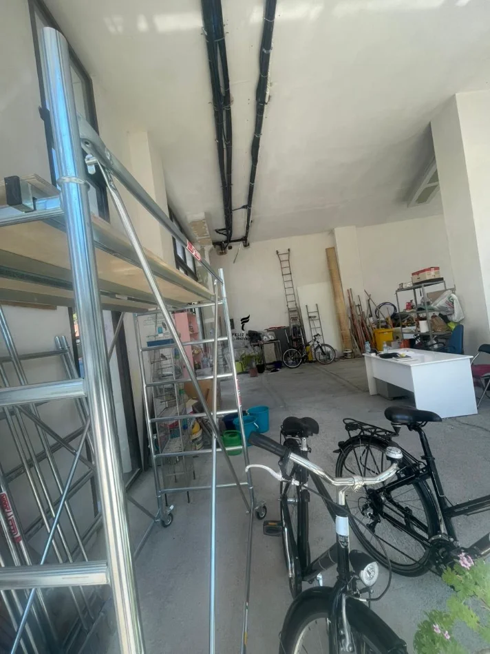 Tirane, negozio in vendita Piano 0, 141 m² 950.000 € (VIA BOGDANEVE)