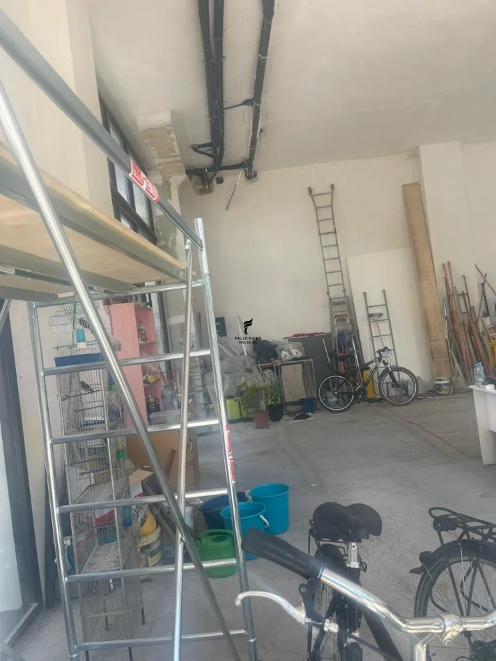 Tirane, negozio in vendita Piano 0, 141 m² 950.000 € (VIA BOGDANEVE)