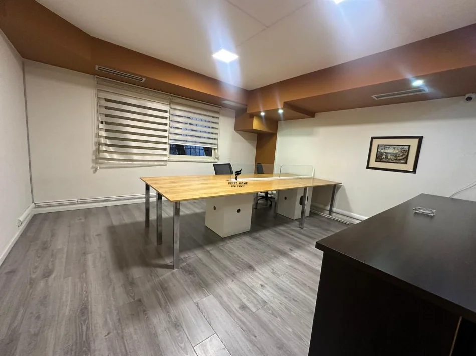 Tirane, ufficio in vendita Kati 2, 200 m² 1.000.000 € (BLLOKU)