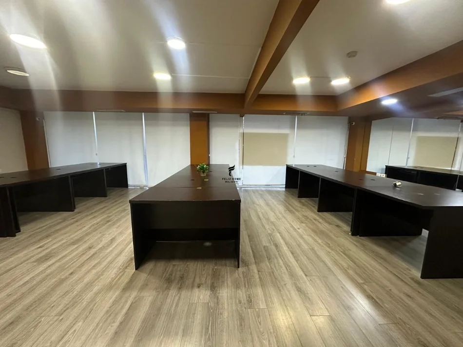Tirane, ufficio in vendita Kati 2, 200 m² 1.000.000 € (BLLOKU)