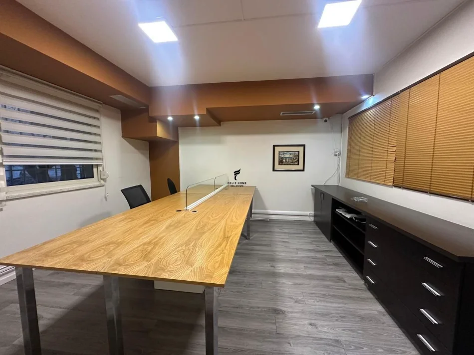 Tirane, ufficio in vendita Kati 2, 200 m² 1.000.000 € (BLLOKU)