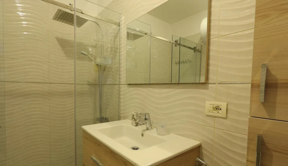 Tirane, 2+1 Apartment for Sale, 8th Floor, 118 m², €190,000 (Tregu Elektrik)