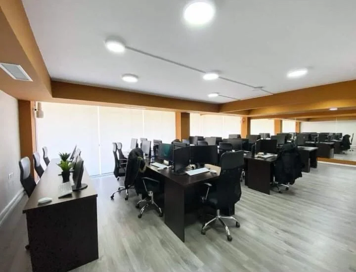 Tirane, jepet me qera zyre Kati 1, 200 m² 3.500 € (BLLOK)
