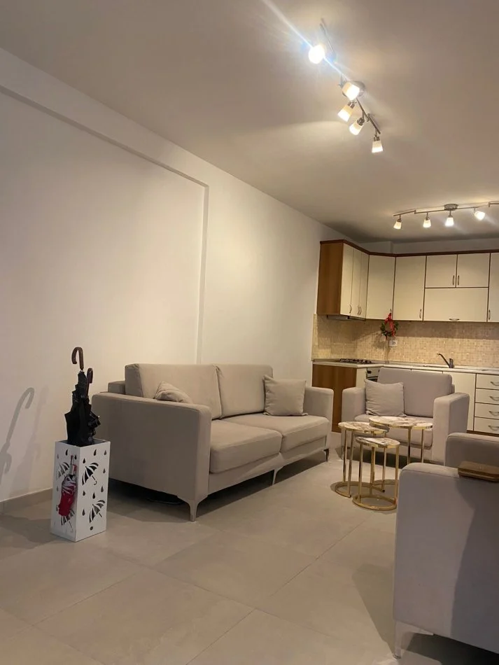 Tirane, jepet me qera zyre Kati 4, 80 m² 600 € (MYSLYM SHYRI)