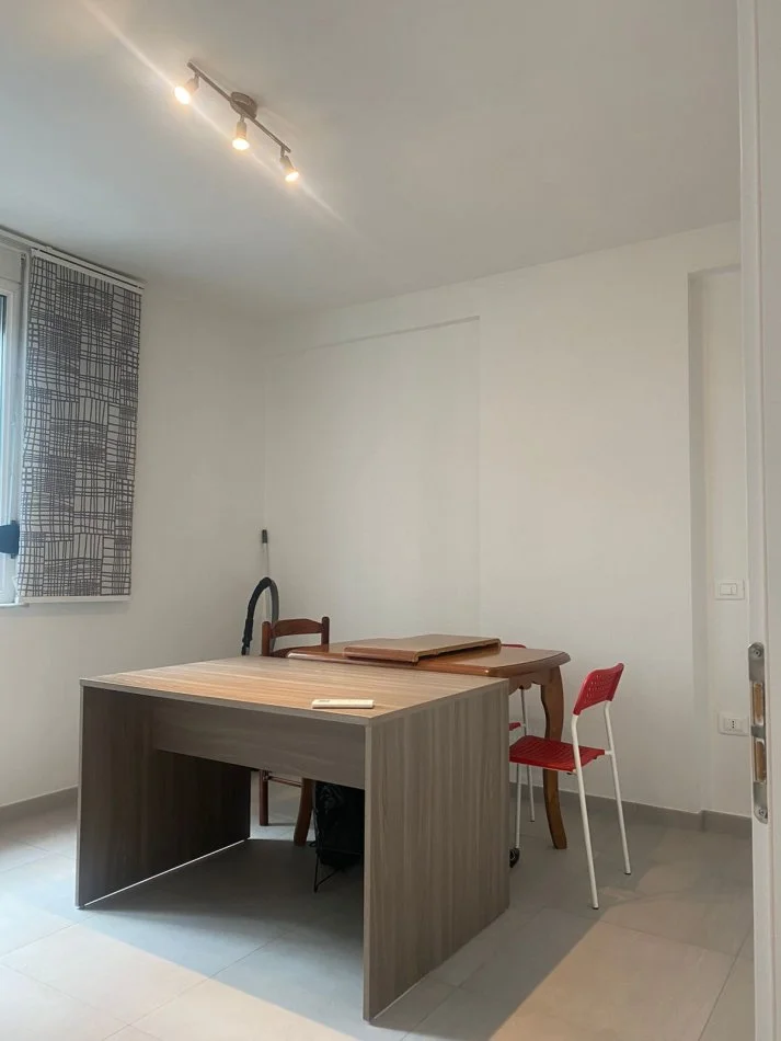 Tirane, jepet me qera zyre Kati 4, 80 m² 600 € (MYSLYM SHYRI)