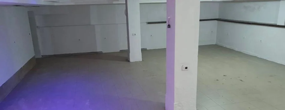 Tirane, affitto negozio al piano -1, 171 m² 750 € (VASIL SHANTO)