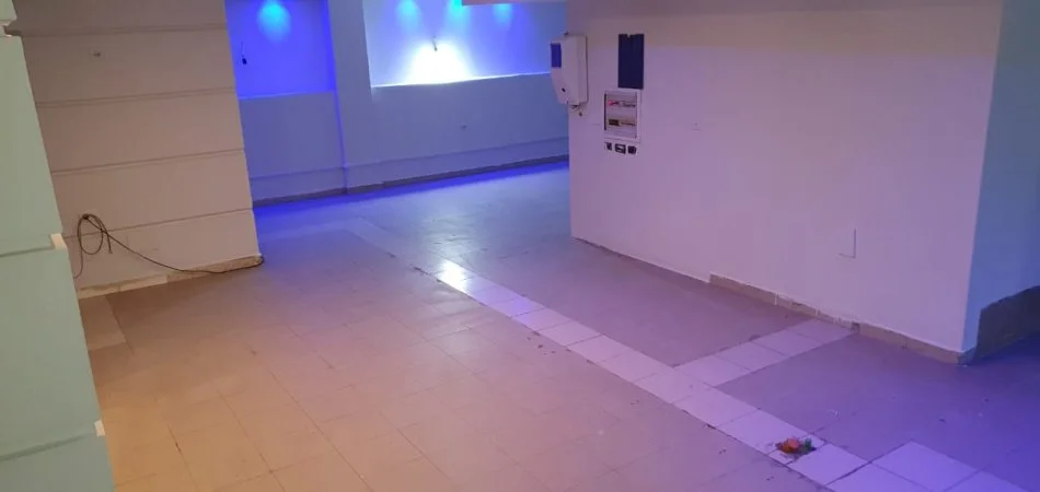 Tirane, affitto negozio al piano -1, 171 m² 750 € (VASIL SHANTO)