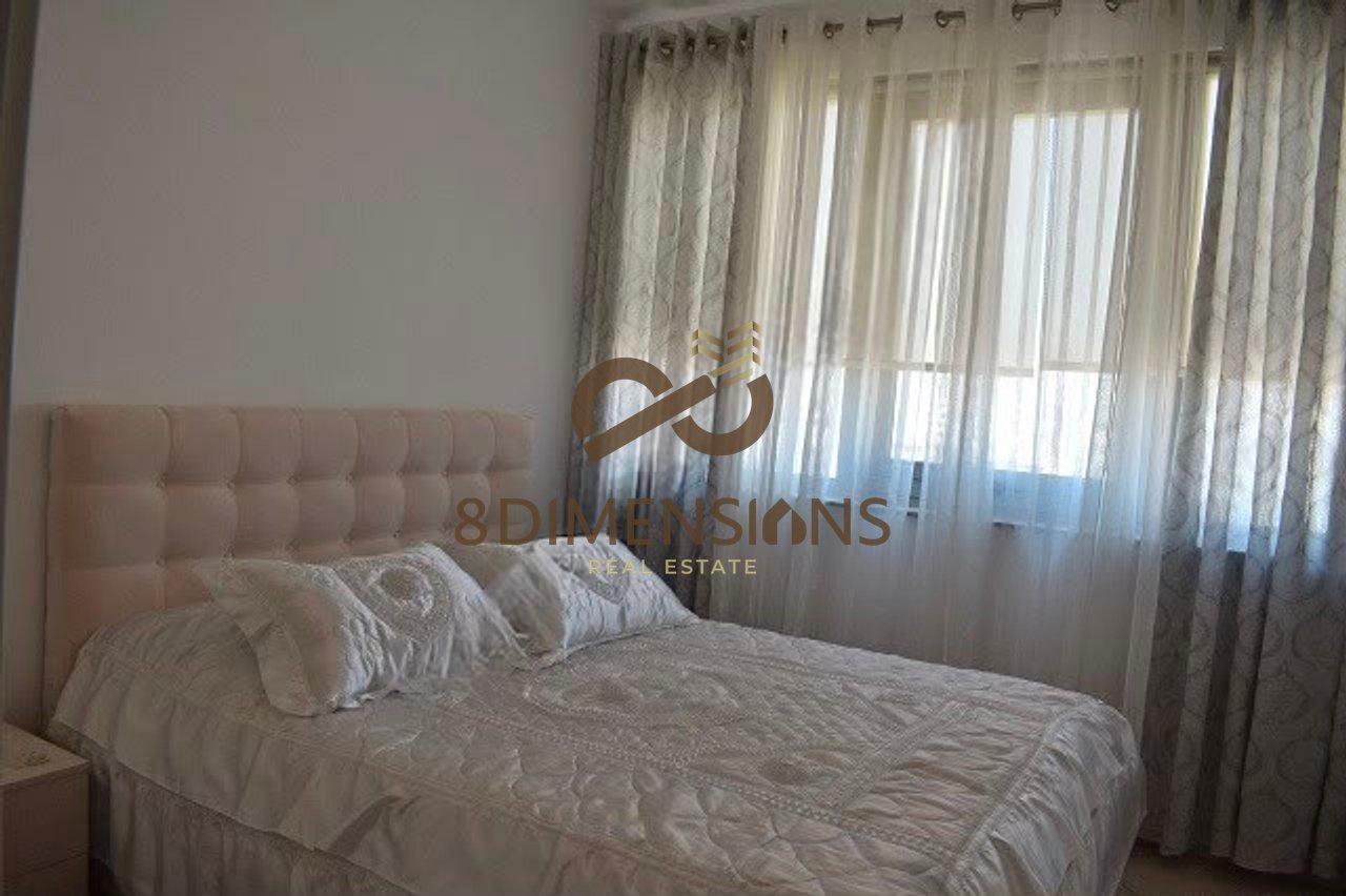 Shitet Apartament 3+1+2 ne Rruge te Kavajes, prane Condor