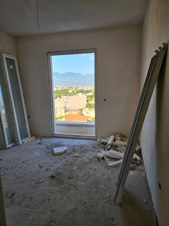 APARTAMENT NE SHITJE 2+1+2 UNIVERS CITY