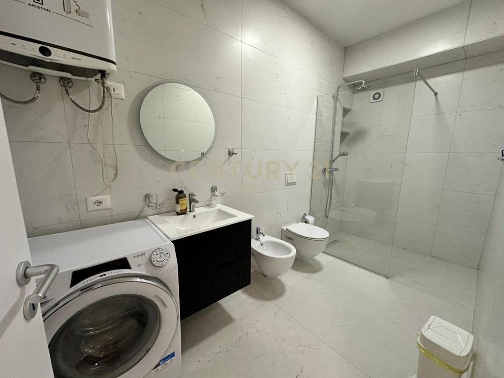 JEPET ME QIRA APARTAMENT MODERN 2+1+2 + POST PARKIMI TEK PAZ
