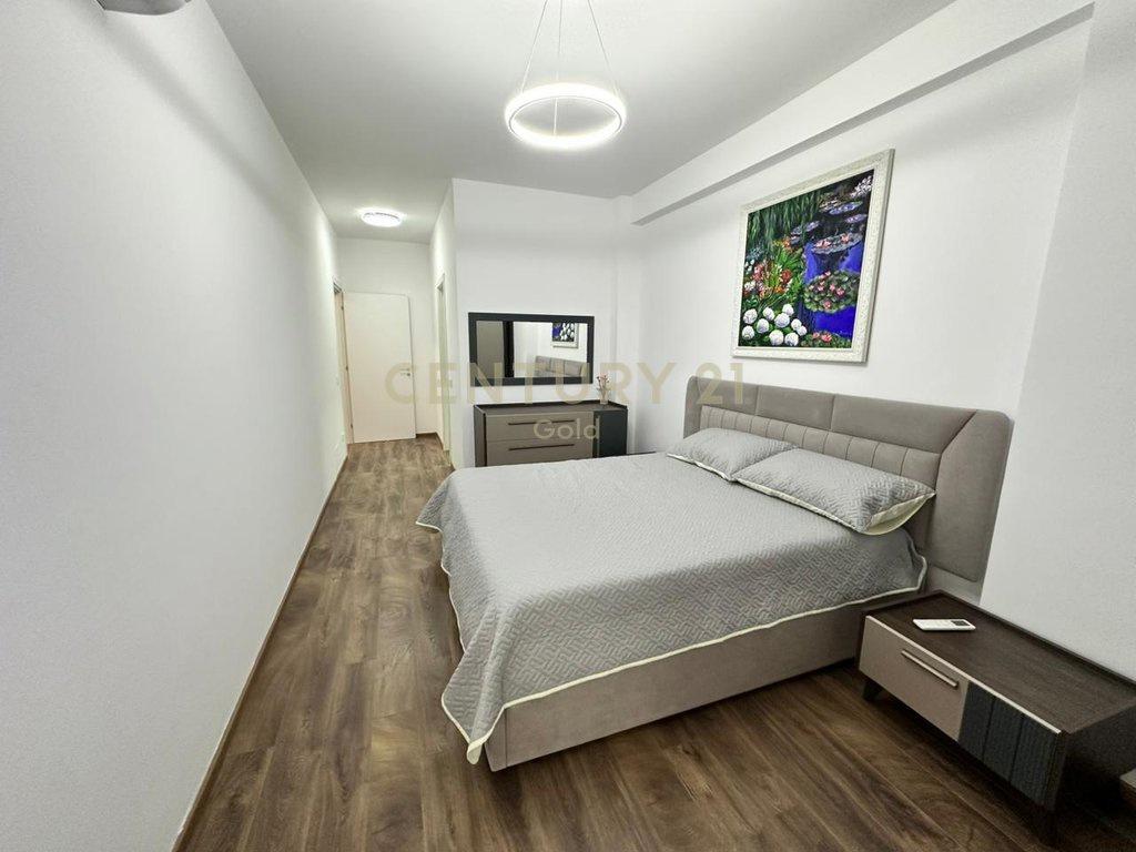 JEPET ME QIRA APARTAMENT MODERN 2+1+2 + POST PARKIMI TEK PAZ