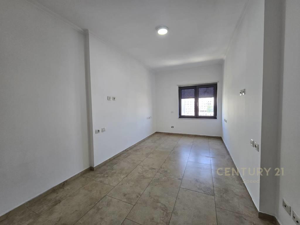 Office for Rent near Ring Center, Zogu i Zi