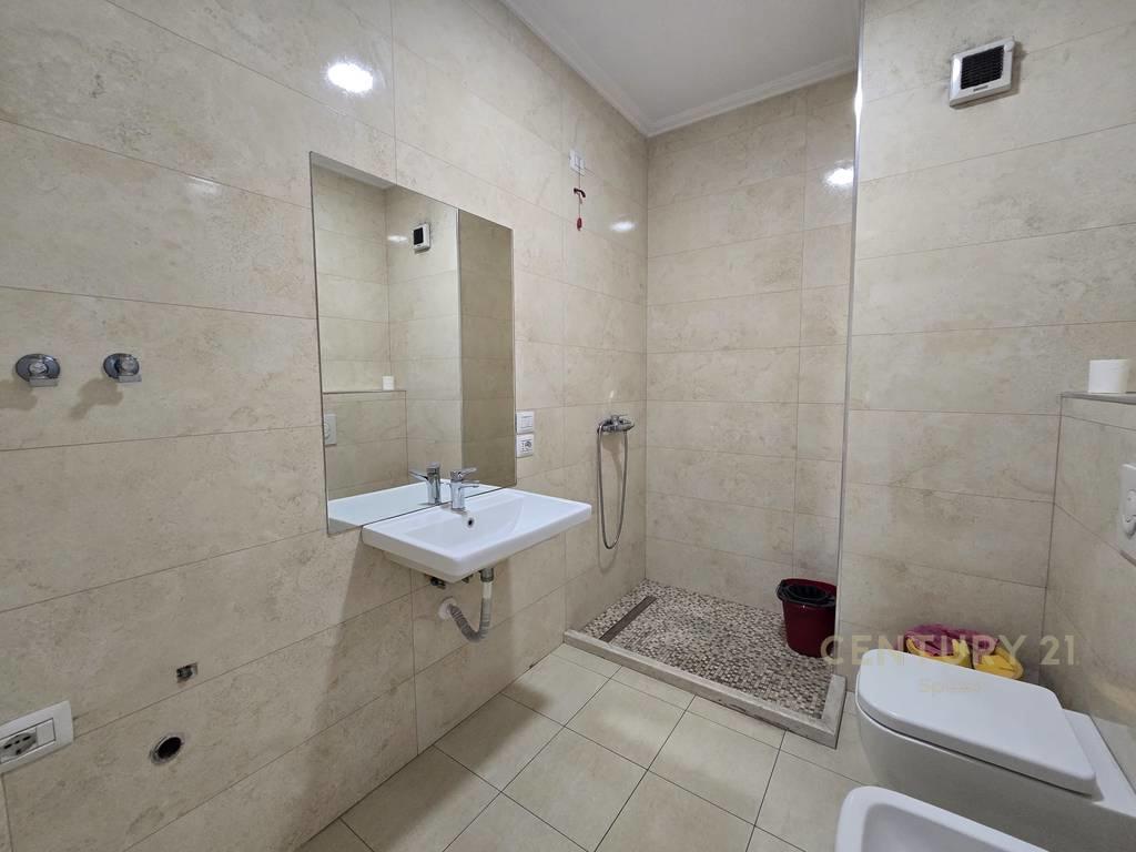 Office for Rent near Ring Center, Zogu i Zi