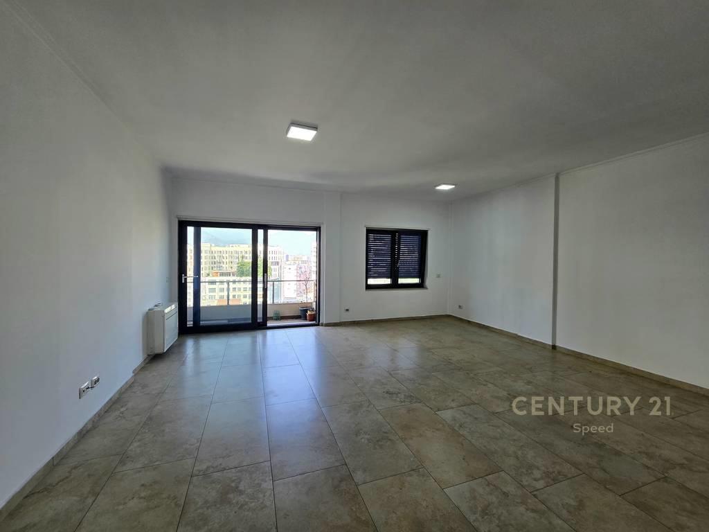 Office for Rent near Ring Center, Zogu i Zi