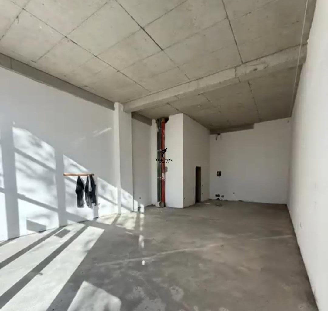 RETAIL SPACE WITH 88 M2 FLOOR AREA FOR 180,000 LEKE FH-73573