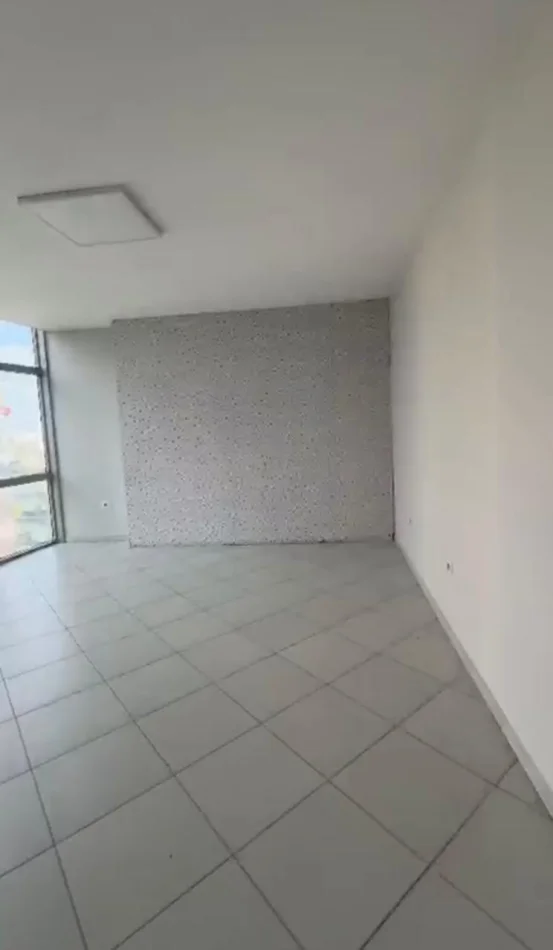 Tirane, vendesi appartamento 1+1 al piano 4, 58 m², 174.000 € (Via Sali Butka)