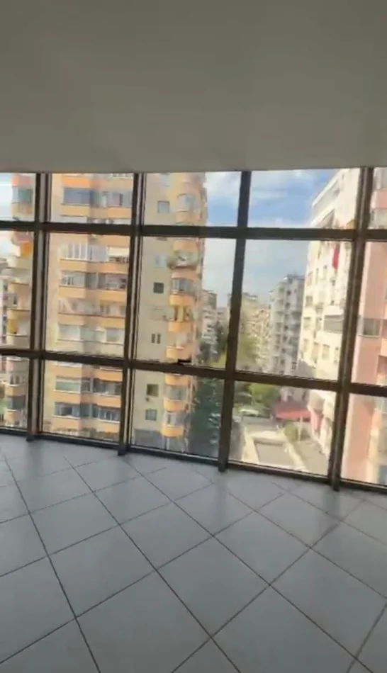 Tirane, vendesi appartamento 1+1 al piano 4, 58 m², 174.000 € (Via Sali Butka)