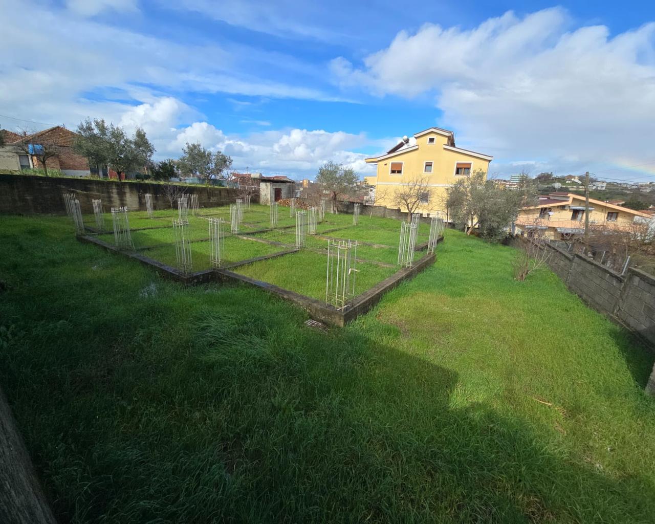 🏡 VENDESCA + PIANI PRONTO NELLE COLLINE DI DURRES