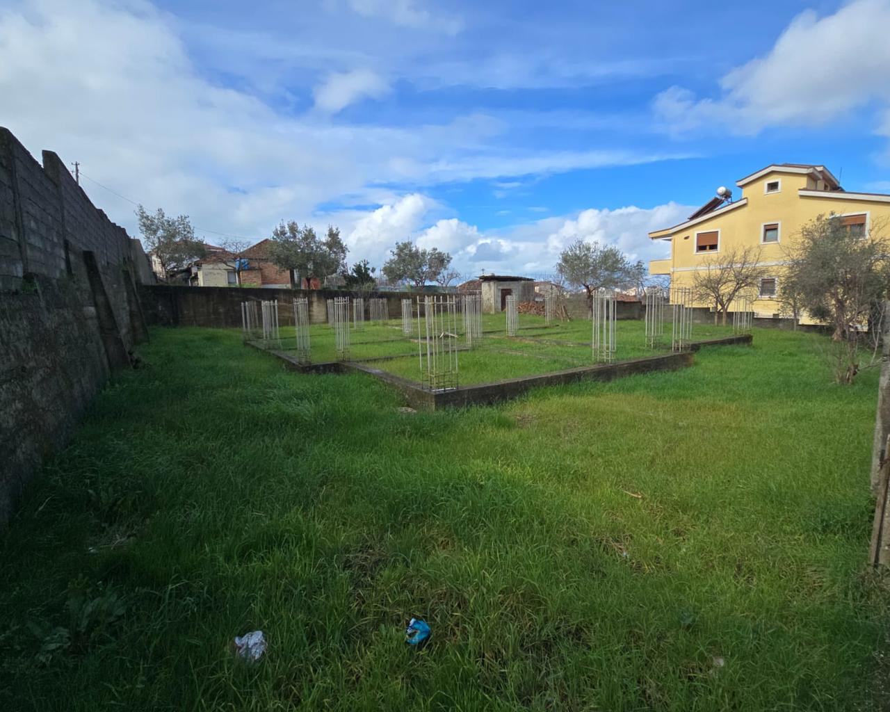 🏡 VENDESCA + PIANI PRONTO NELLE COLLINE DI DURRES