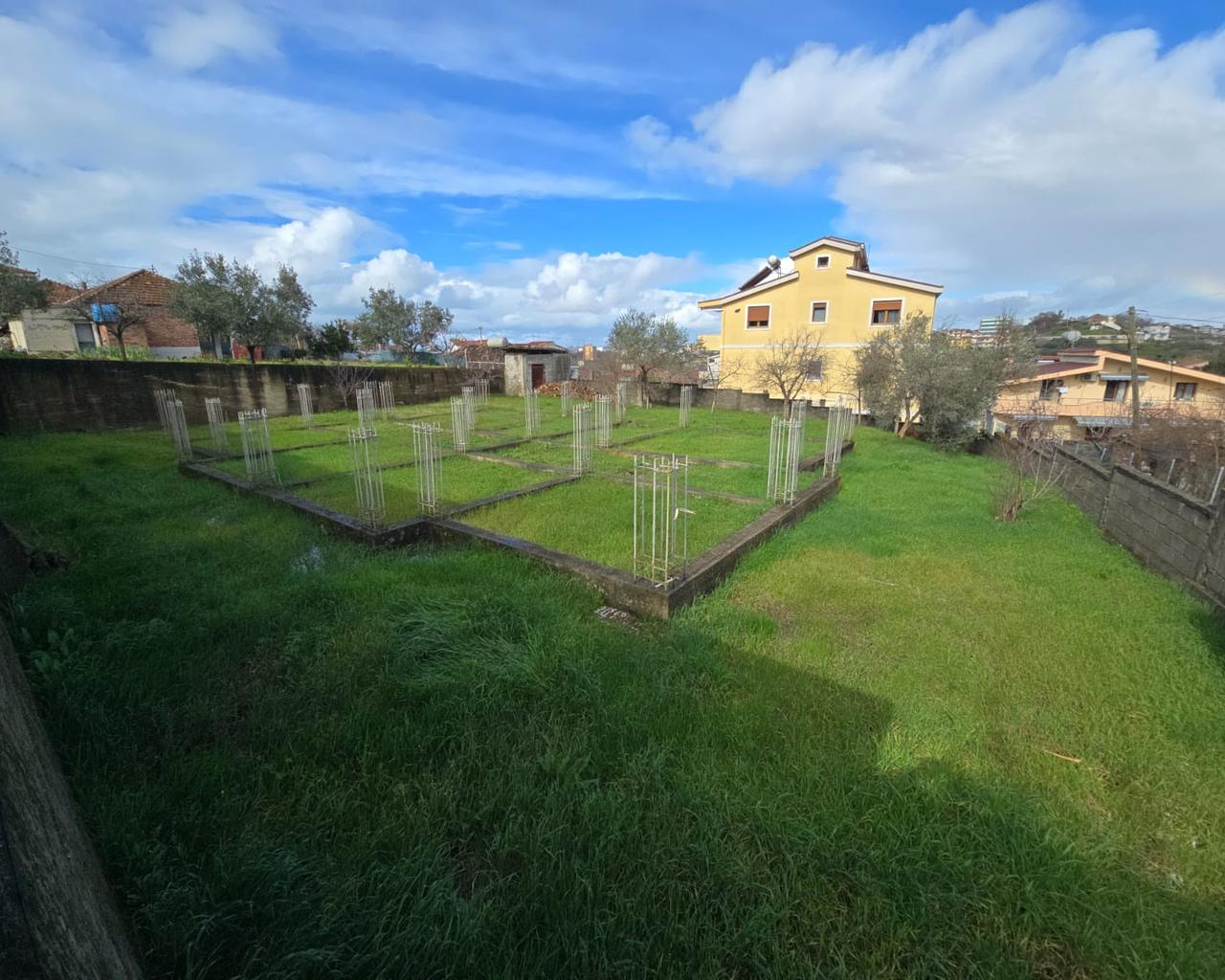 🏡 VENDESCA + PIANI PRONTO NELLE COLLINE DI DURRES