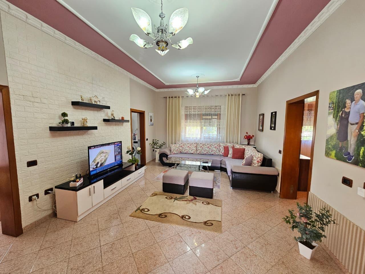 🏡 Vendita Casa su un piano sulla spiaggia, Durazzo