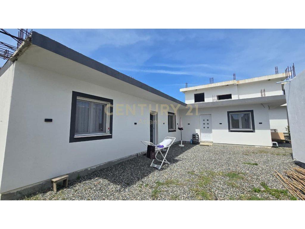 Vendita Complesso con 3 Case a Hamallaj – Solo 400 m dal mare