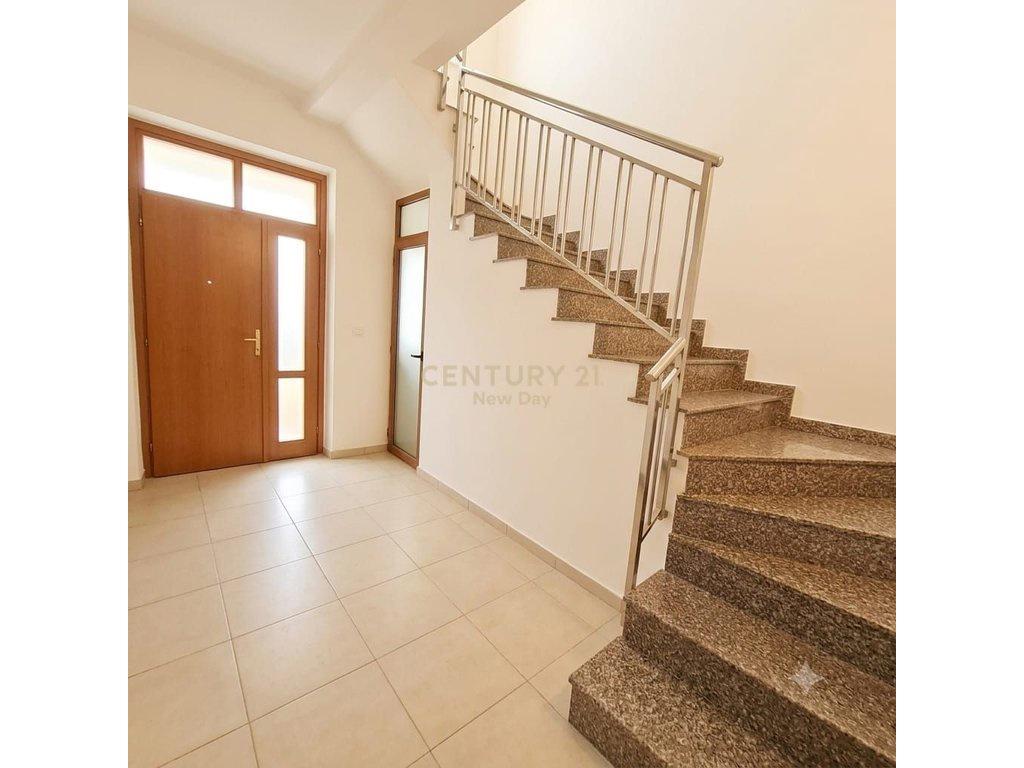Villa Privata in Vendita a Durrës