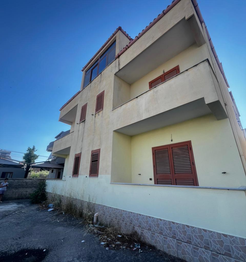 SHTET VILE 3-KATESHE NE LAGJEN 13 PLAZH, DURRES