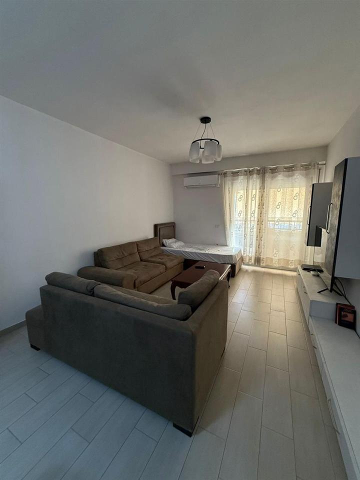 Jepet per qira 1+1 te Komuna parisit prane niku construction