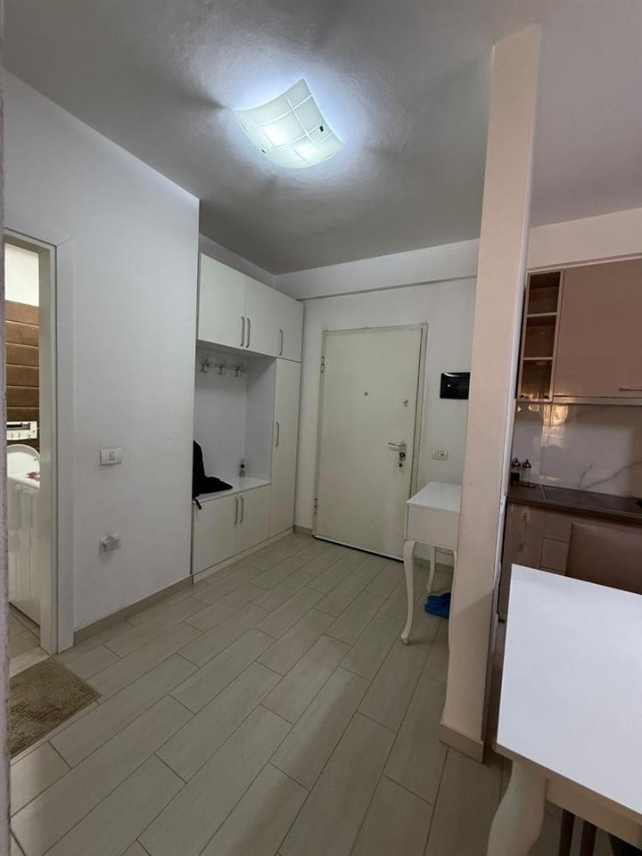 Jepet për qira 1+1 në Komunën e Parisit pranë Niku Construction