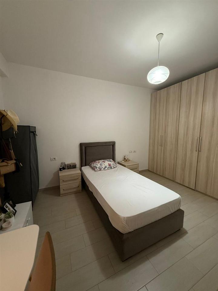 Jepet për qira 1+1 në Komunën e Parisit pranë Niku Construction