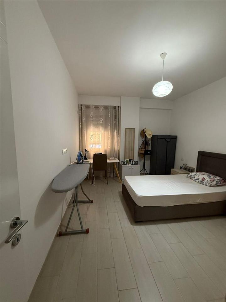 Jepet për qira 1+1 në Komunën e Parisit pranë Niku Construction