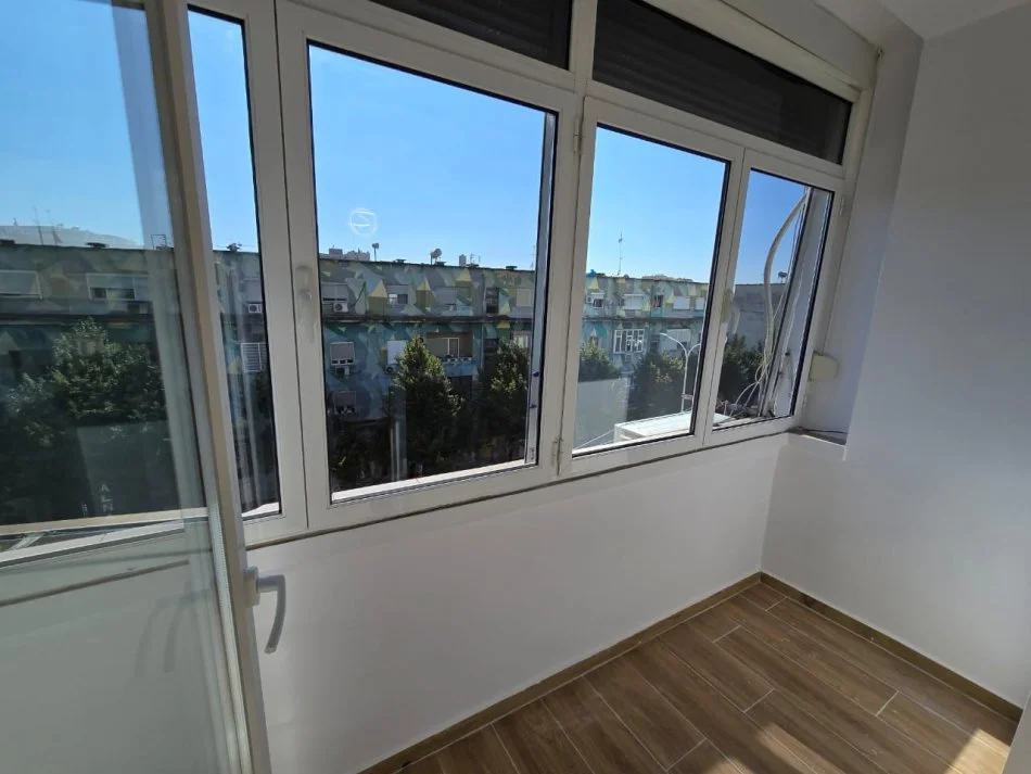 Tirane, vendesi appartamento 2+1+Balcone Piano 4, 77 m² 145.000 € (RRUGA BARDHYL)