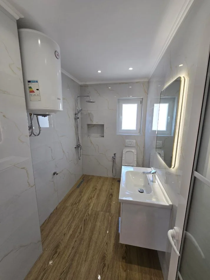 Tirane, vendesi appartamento 2+1+Balcone Piano 4, 77 m² 145.000 € (RRUGA BARDHYL)