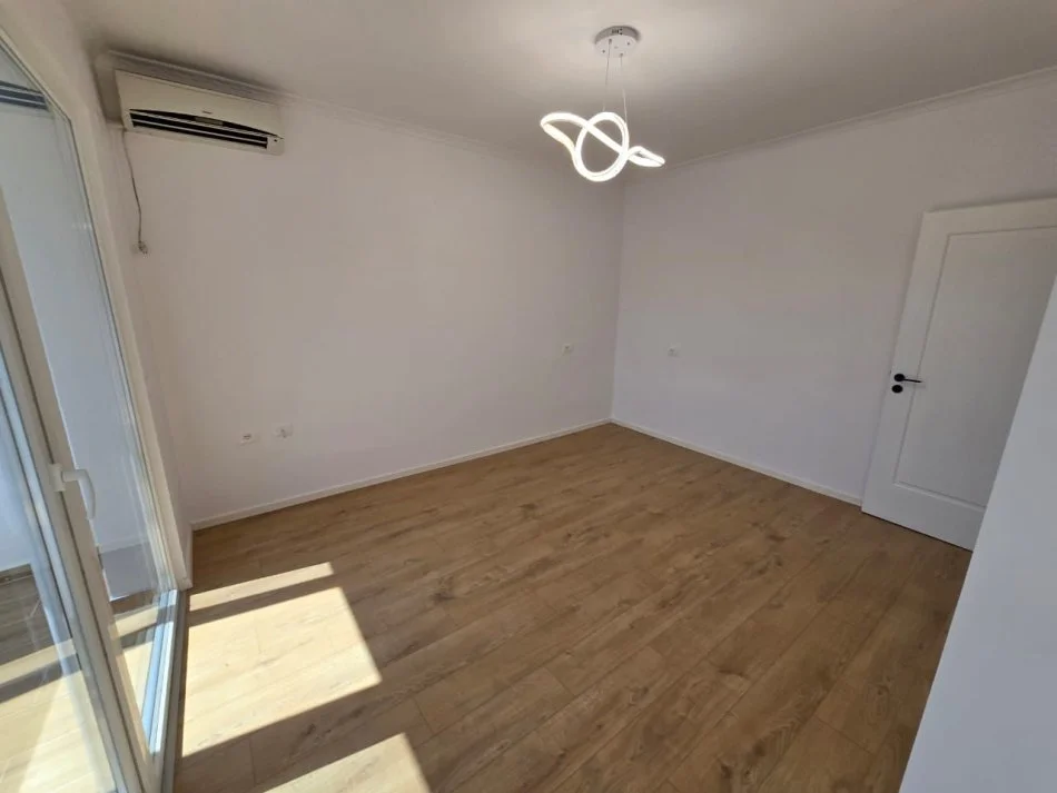 Tirane, vendesi appartamento 2+1+Balcone Piano 4, 77 m² 145.000 € (RRUGA BARDHYL)