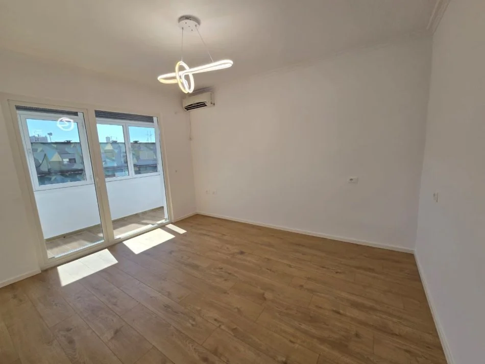 Tirane, shitet apartament 2+1+Ballkon Kati 4, 77 m² 145.000 € (RRUGA BARDHYL)